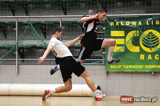 Zdjęcie w galerii na portalu naszraciborz.pl: Emocjonujące widowisko w drugiej lidze. Tritle wygrywają mecz na szczycie wiadomości z regionu