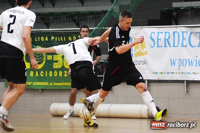 Zdjęcie w galerii na portalu naszraciborz.pl: Emocjonujące widowisko w drugiej lidze. Tritle wygrywają mecz na szczycie wiadomości z regionu