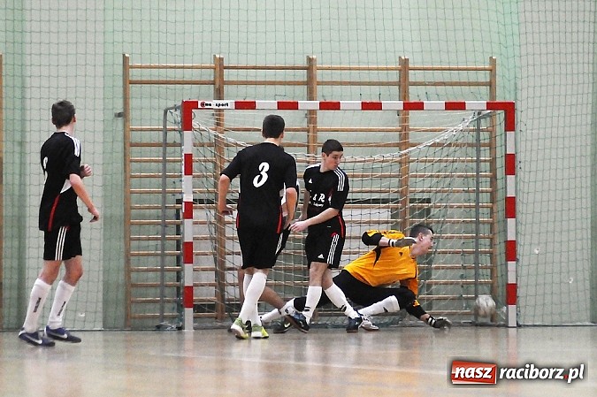 Zdjęcie w galerii na portalu naszraciborz.pl: Emocjonujące widowisko w drugiej lidze. Tritle wygrywają mecz na szczycie wiadomości z regionu