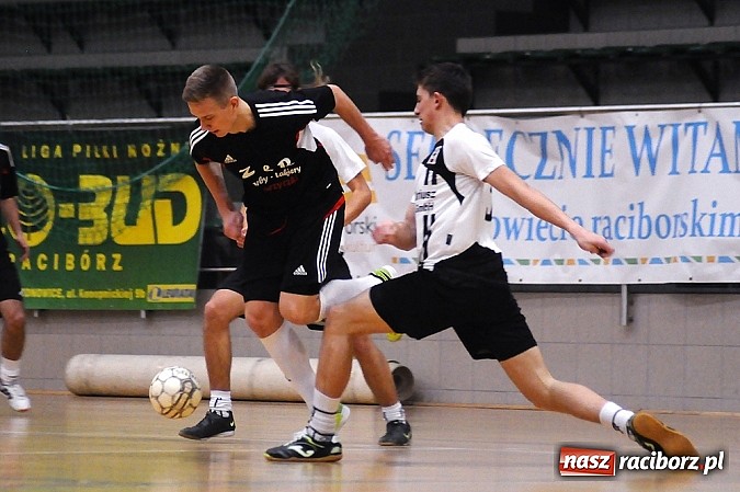 Zdjęcie w galerii na portalu naszraciborz.pl: Emocjonujące widowisko w drugiej lidze. Tritle wygrywają mecz na szczycie wiadomości z regionu