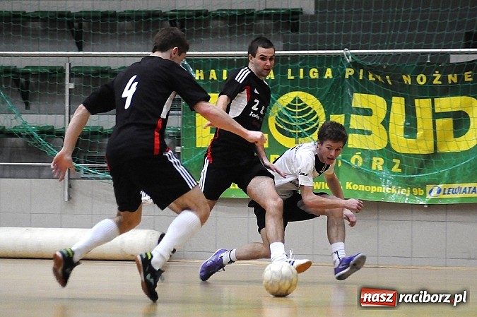 Zdjęcie w galerii na portalu naszraciborz.pl: Emocjonujące widowisko w drugiej lidze. Tritle wygrywają mecz na szczycie wiadomości z regionu