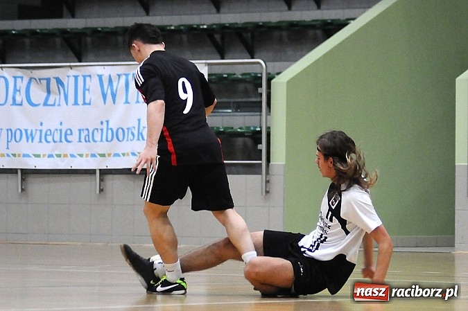 Zdjęcie w galerii na portalu naszraciborz.pl: Emocjonujące widowisko w drugiej lidze. Tritle wygrywają mecz na szczycie wiadomości z regionu