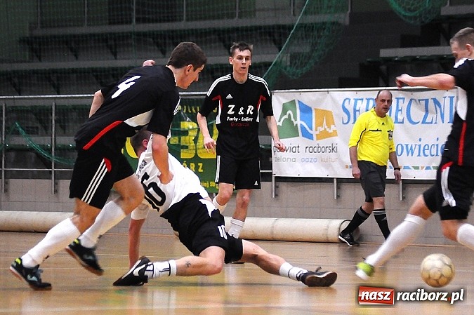 Zdjęcie w galerii na portalu naszraciborz.pl: Emocjonujące widowisko w drugiej lidze. Tritle wygrywają mecz na szczycie wiadomości z regionu