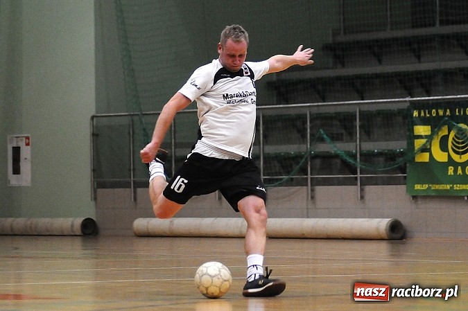 Zdjęcie w galerii na portalu naszraciborz.pl: Emocjonujące widowisko w drugiej lidze. Tritle wygrywają mecz na szczycie wiadomości z regionu