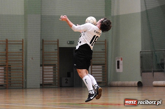 Zdjęcie w galerii na portalu naszraciborz.pl: Emocjonujące widowisko w drugiej lidze. Tritle wygrywają mecz na szczycie wiadomości z regionu