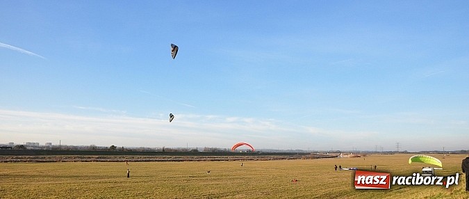 Zdjęcie w galerii na portalu naszraciborz.pl: Na styczeń najlepsze... paralotniarstwo wiadomości z regionu