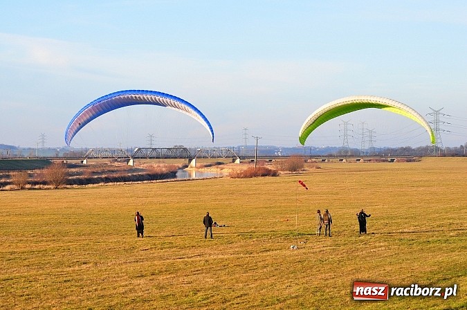 Zdjęcie w galerii na portalu naszraciborz.pl: Na styczeń najlepsze... paralotniarstwo wiadomości z regionu