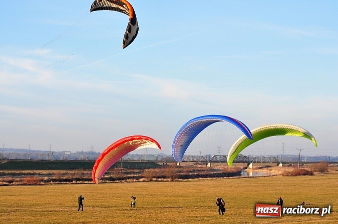 Zdjęcie w galerii na portalu naszraciborz.pl: Na styczeń najlepsze... paralotniarstwo wiadomości z regionu