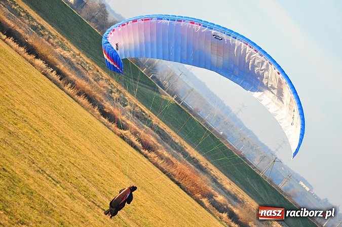 Zdjęcie w galerii na portalu naszraciborz.pl: Na styczeń najlepsze... paralotniarstwo wiadomości z regionu