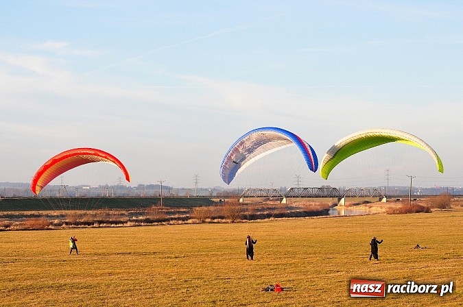 Zdjęcie w galerii na portalu naszraciborz.pl: Na styczeń najlepsze... paralotniarstwo wiadomości z regionu
