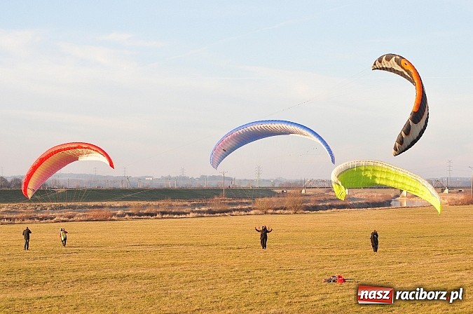 Zdjęcie w galerii na portalu naszraciborz.pl: Na styczeń najlepsze... paralotniarstwo wiadomości z regionu