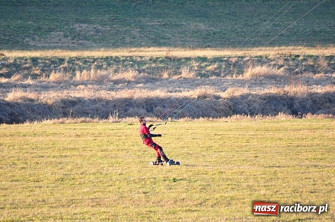 Zdjęcie w galerii na portalu naszraciborz.pl: Na styczeń najlepsze... paralotniarstwo wiadomości z regionu