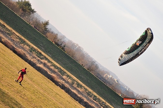 Zdjęcie w galerii na portalu naszraciborz.pl: Na styczeń najlepsze... paralotniarstwo wiadomości z regionu