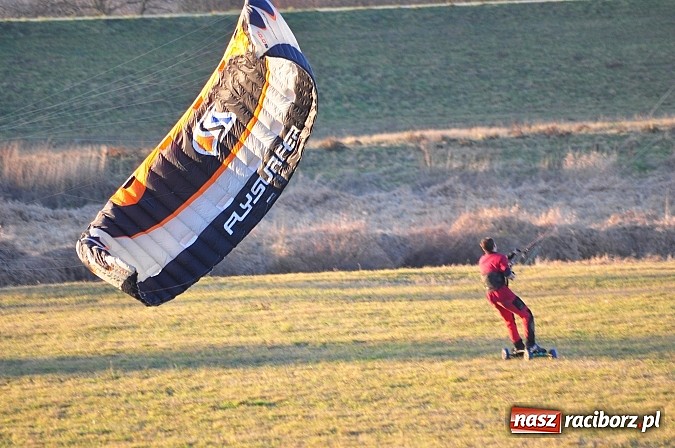 Zdjęcie w galerii na portalu naszraciborz.pl: Na styczeń najlepsze... paralotniarstwo wiadomości z regionu