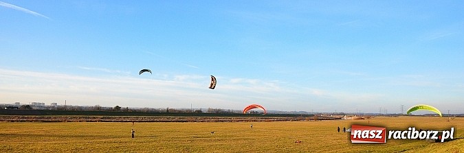Zdjęcie w galerii na portalu naszraciborz.pl: Na styczeń najlepsze... paralotniarstwo wiadomości z regionu