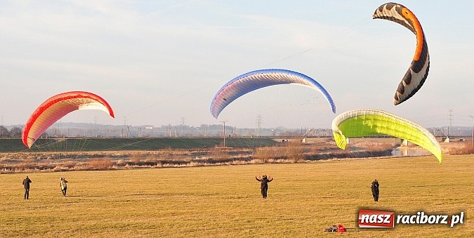 Zdjęcie w galerii na portalu naszraciborz.pl: Na styczeń najlepsze... paralotniarstwo wiadomości z regionu