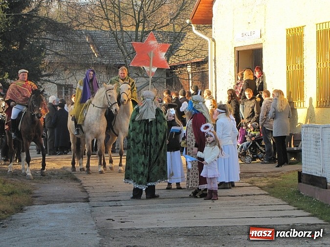 Zdjęcie w galerii na portalu naszraciborz.pl:  Barwny orszak Trzech Króli po raz pierwszy w gminie Rudnik wiadomości z regionu