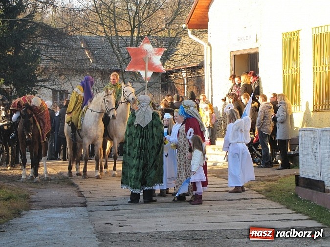 Zdjęcie w galerii na portalu naszraciborz.pl:  Barwny orszak Trzech Króli po raz pierwszy w gminie Rudnik wiadomości z regionu