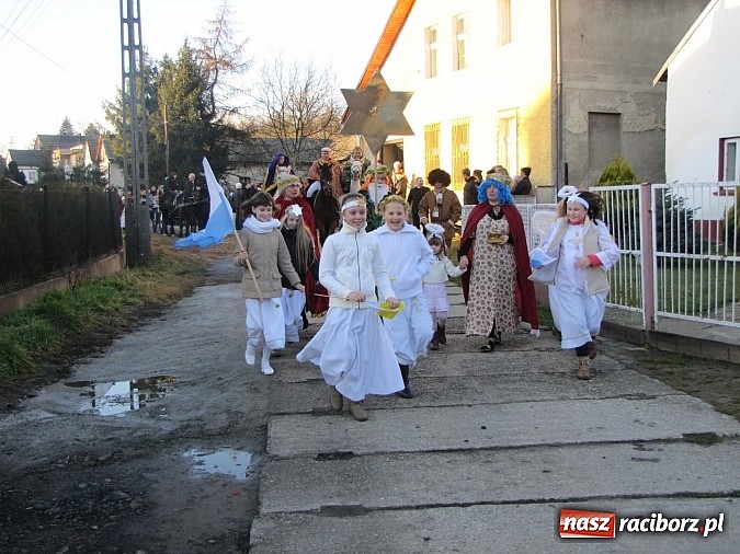 Zdjęcie w galerii na portalu naszraciborz.pl:  Barwny orszak Trzech Króli po raz pierwszy w gminie Rudnik wiadomości z regionu