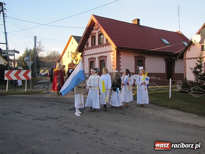 Zdjęcie w galerii na portalu naszraciborz.pl:  Barwny orszak Trzech Króli po raz pierwszy w gminie Rudnik wiadomości z regionu