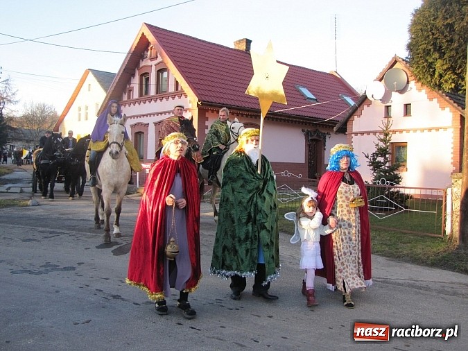 Zdjęcie w galerii na portalu naszraciborz.pl:  Barwny orszak Trzech Króli po raz pierwszy w gminie Rudnik wiadomości z regionu