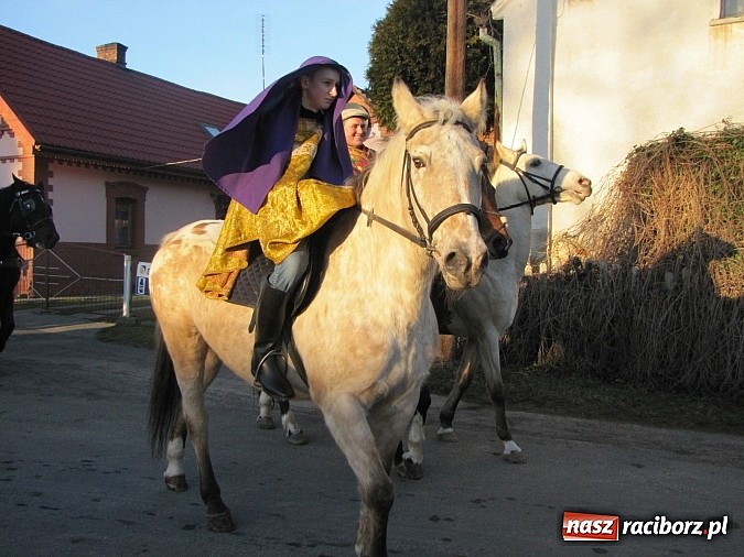Zdjęcie w galerii na portalu naszraciborz.pl:  Barwny orszak Trzech Króli po raz pierwszy w gminie Rudnik wiadomości z regionu