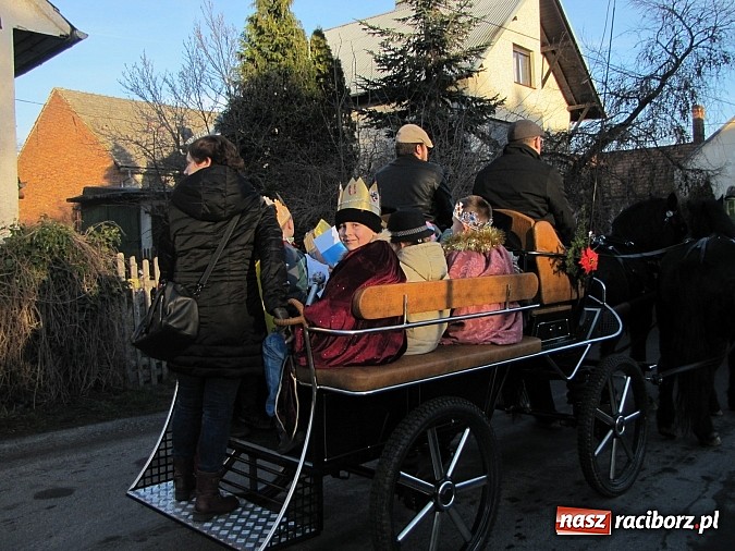 Zdjęcie w galerii na portalu naszraciborz.pl:  Barwny orszak Trzech Króli po raz pierwszy w gminie Rudnik wiadomości z regionu