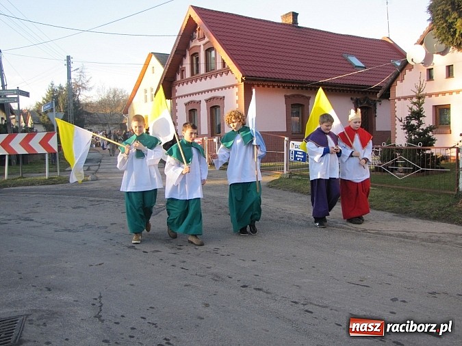 Zdjęcie w galerii na portalu naszraciborz.pl:  Barwny orszak Trzech Króli po raz pierwszy w gminie Rudnik wiadomości z regionu