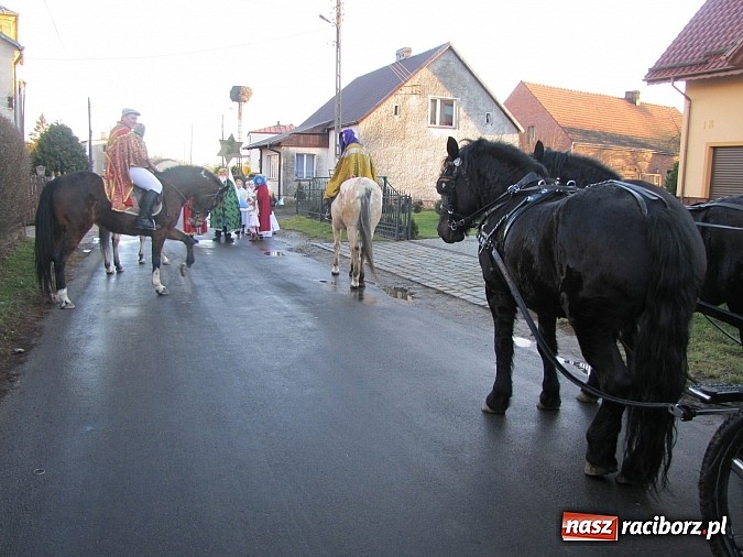 Zdjęcie w galerii na portalu naszraciborz.pl:  Barwny orszak Trzech Króli po raz pierwszy w gminie Rudnik wiadomości z regionu