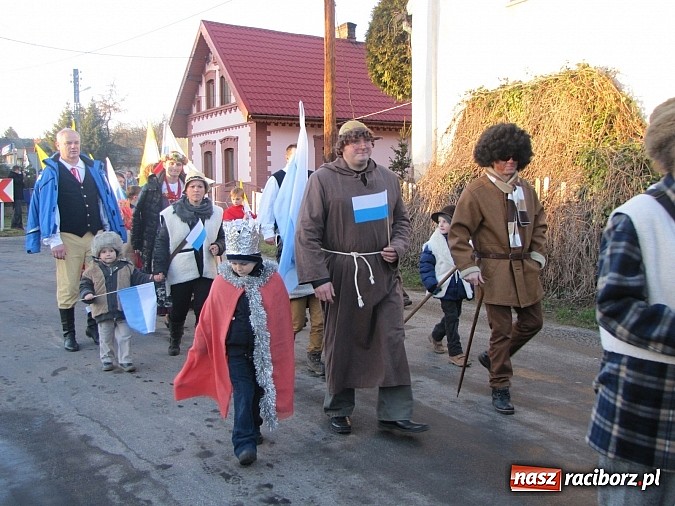 Zdjęcie w galerii na portalu naszraciborz.pl:  Barwny orszak Trzech Króli po raz pierwszy w gminie Rudnik wiadomości z regionu