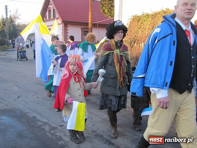 Zdjęcie w galerii na portalu naszraciborz.pl:  Barwny orszak Trzech Króli po raz pierwszy w gminie Rudnik wiadomości z regionu