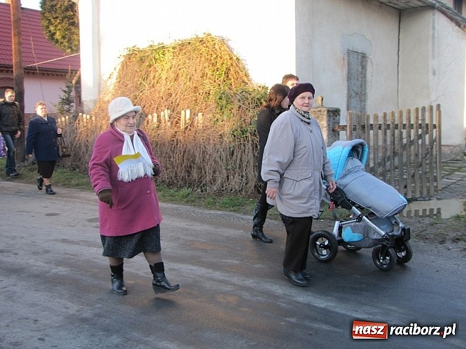 Zdjęcie w galerii na portalu naszraciborz.pl:  Barwny orszak Trzech Króli po raz pierwszy w gminie Rudnik wiadomości z regionu