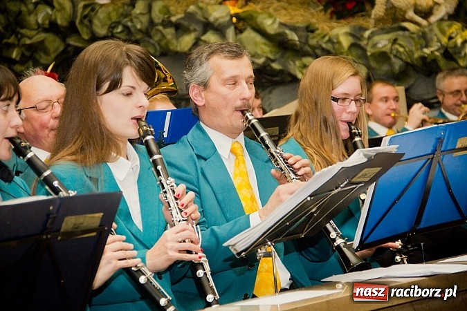Zdjęcie w galerii na portalu naszraciborz.pl: Na Płoni kolędowali z Orkiestrą Plania wiadomości z regionu
