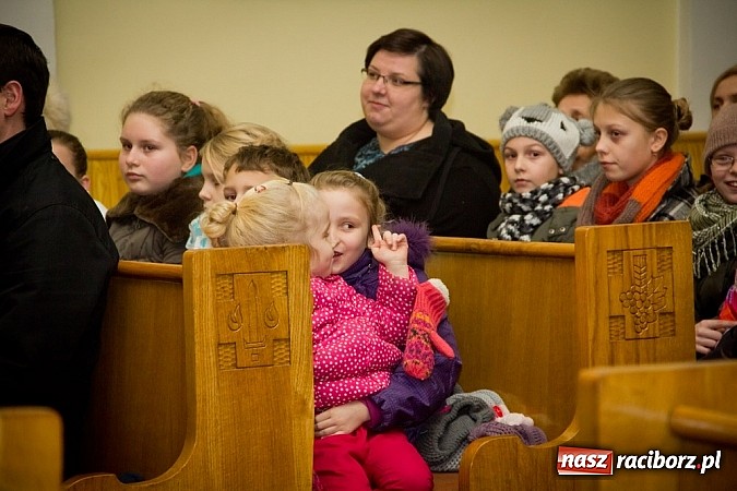 Zdjęcie w galerii na portalu naszraciborz.pl: Na Płoni kolędowali z Orkiestrą Plania wiadomości z regionu