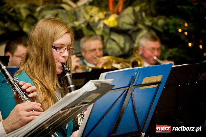 Zdjęcie w galerii na portalu naszraciborz.pl: Na Płoni kolędowali z Orkiestrą Plania wiadomości z regionu