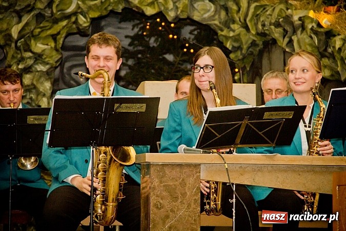 Zdjęcie w galerii na portalu naszraciborz.pl: Na Płoni kolędowali z Orkiestrą Plania wiadomości z regionu