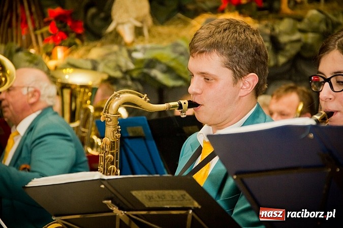Zdjęcie w galerii na portalu naszraciborz.pl: Na Płoni kolędowali z Orkiestrą Plania wiadomości z regionu