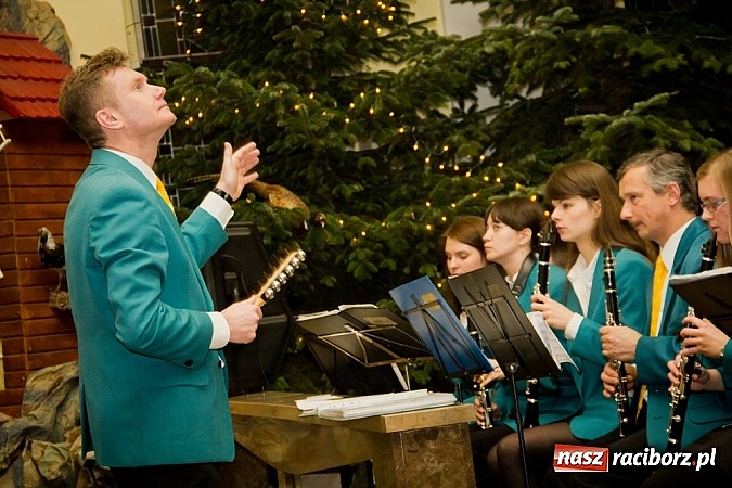 Zdjęcie w galerii na portalu naszraciborz.pl: Na Płoni kolędowali z Orkiestrą Plania wiadomości z regionu