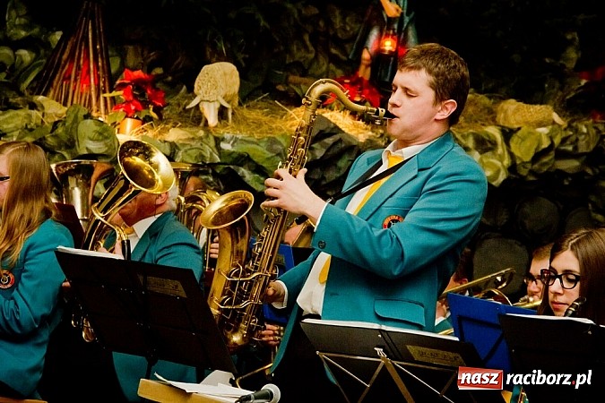 Zdjęcie w galerii na portalu naszraciborz.pl: Na Płoni kolędowali z Orkiestrą Plania wiadomości z regionu