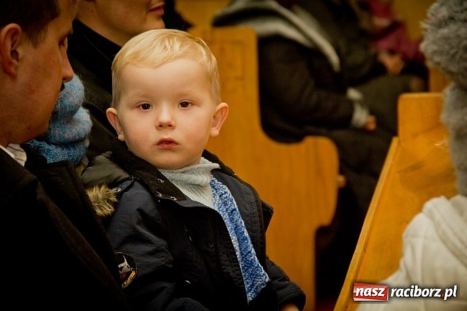 Zdjęcie w galerii na portalu naszraciborz.pl: Na Płoni kolędowali z Orkiestrą Plania wiadomości z regionu