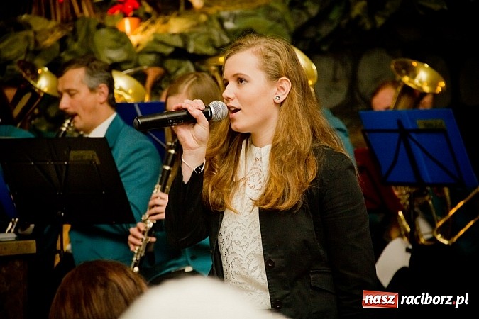 Zdjęcie w galerii na portalu naszraciborz.pl: Na Płoni kolędowali z Orkiestrą Plania wiadomości z regionu