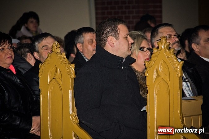 Zdjęcie w galerii na portalu naszraciborz.pl: Kolędy i pastorałki Elżbiety i Andrzeja Biskupów zabrzmiały na Starej Wsi wiadomości z regionu