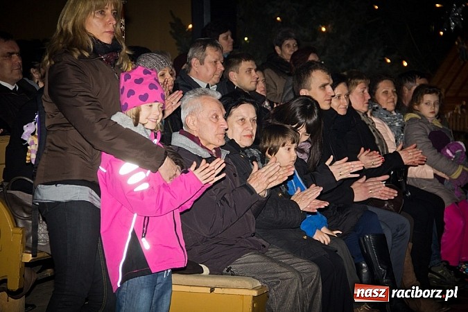 Zdjęcie w galerii na portalu naszraciborz.pl: Kolędy i pastorałki Elżbiety i Andrzeja Biskupów zabrzmiały na Starej Wsi wiadomości z regionu