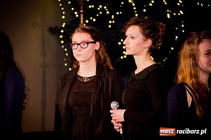 Zdjęcie w galerii na portalu naszraciborz.pl: Kolędy i pastorałki Elżbiety i Andrzeja Biskupów zabrzmiały na Starej Wsi wiadomości z regionu