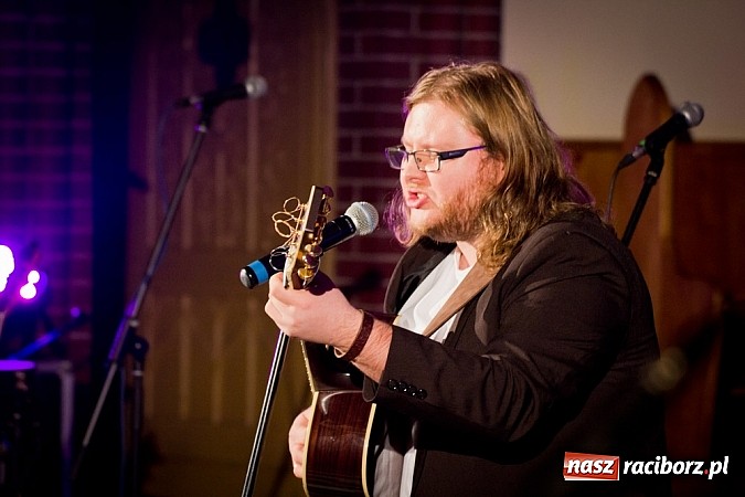 Zdjęcie w galerii na portalu naszraciborz.pl: Kolędy i pastorałki Elżbiety i Andrzeja Biskupów zabrzmiały na Starej Wsi wiadomości z regionu