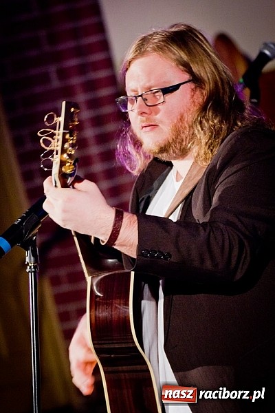 Zdjęcie w galerii na portalu naszraciborz.pl: Kolędy i pastorałki Elżbiety i Andrzeja Biskupów zabrzmiały na Starej Wsi wiadomości z regionu