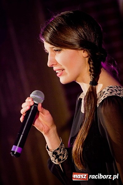 Zdjęcie w galerii na portalu naszraciborz.pl: Kolędy i pastorałki Elżbiety i Andrzeja Biskupów zabrzmiały na Starej Wsi wiadomości z regionu