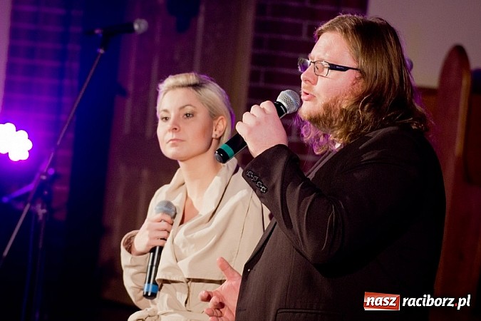 Zdjęcie w galerii na portalu naszraciborz.pl: Kolędy i pastorałki Elżbiety i Andrzeja Biskupów zabrzmiały na Starej Wsi wiadomości z regionu