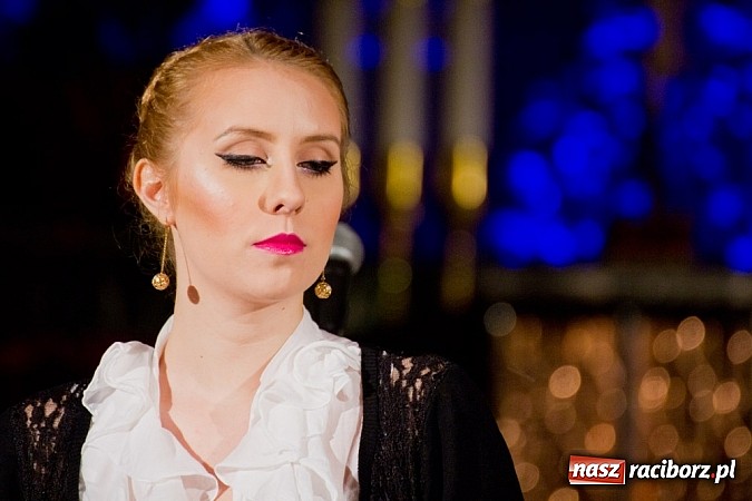 Zdjęcie w galerii na portalu naszraciborz.pl: Kolędy i pastorałki Elżbiety i Andrzeja Biskupów zabrzmiały na Starej Wsi wiadomości z regionu