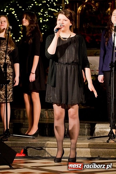 Zdjęcie w galerii na portalu naszraciborz.pl: Kolędy i pastorałki Elżbiety i Andrzeja Biskupów zabrzmiały na Starej Wsi wiadomości z regionu